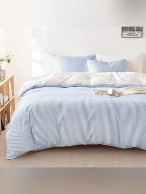 NIB Wake In Cloud -Queen Striped Comforter Set Pinstripe Neutral Farmhouse Patte